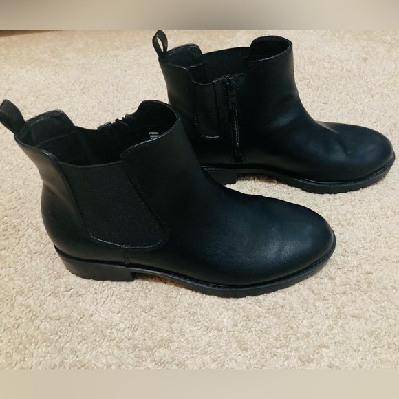 Torrid Chelsea Lug Bootie size 11.5WW - Picture 3 of 7